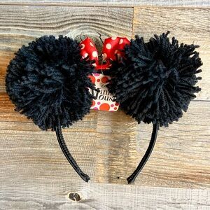 SALE✨ NWT 🆕 Minnie Mouse Pom Pom Ear Hat / Headband (New)